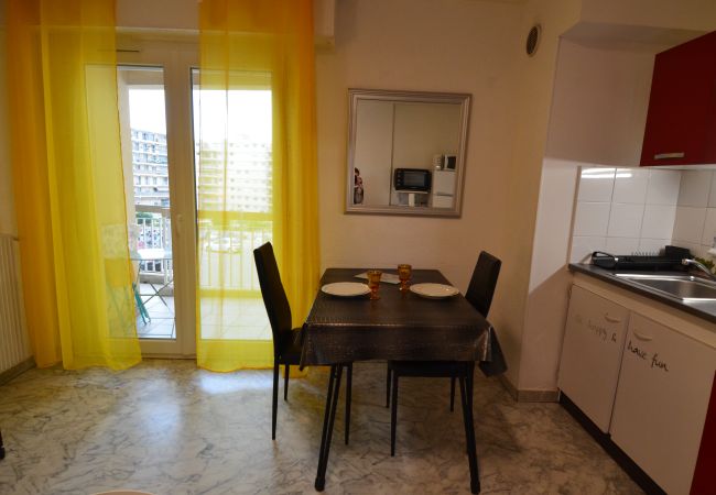 Appartement à Nice - CHENONCEAU Studio proche tram et commodités